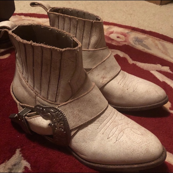 matisse understated biker boot